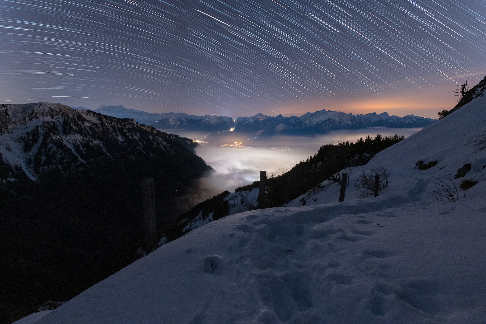 Star trail sur la vallée du Rhone | Alpes Suisse © Pierre ROLIN - Photographe Nancy - Lorraine / Grand Est